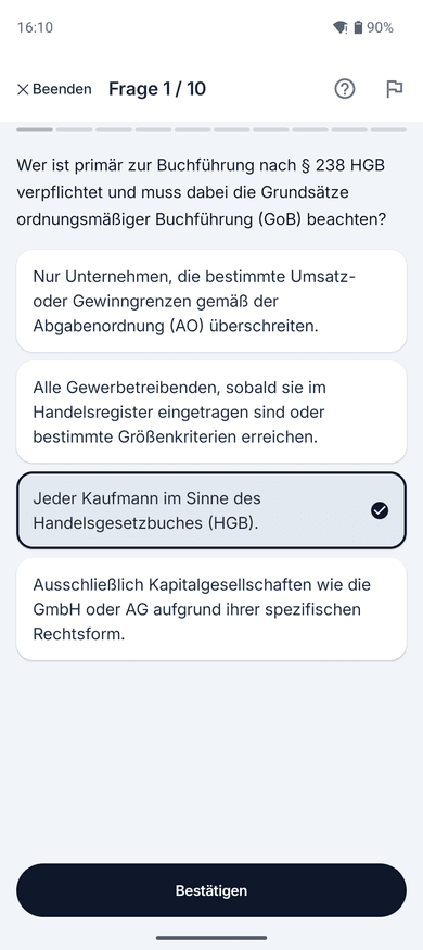 App-Screenshot auf dem Handy: Multiple-Choice-Frage zum Thema Buchführungspflicht § 238 HGB – „Wer ist primär zur Buchführung nach § 238 HGB verpflichtet und muss dabei die Grundsätze ordnungsmäßiger Buchführung…“